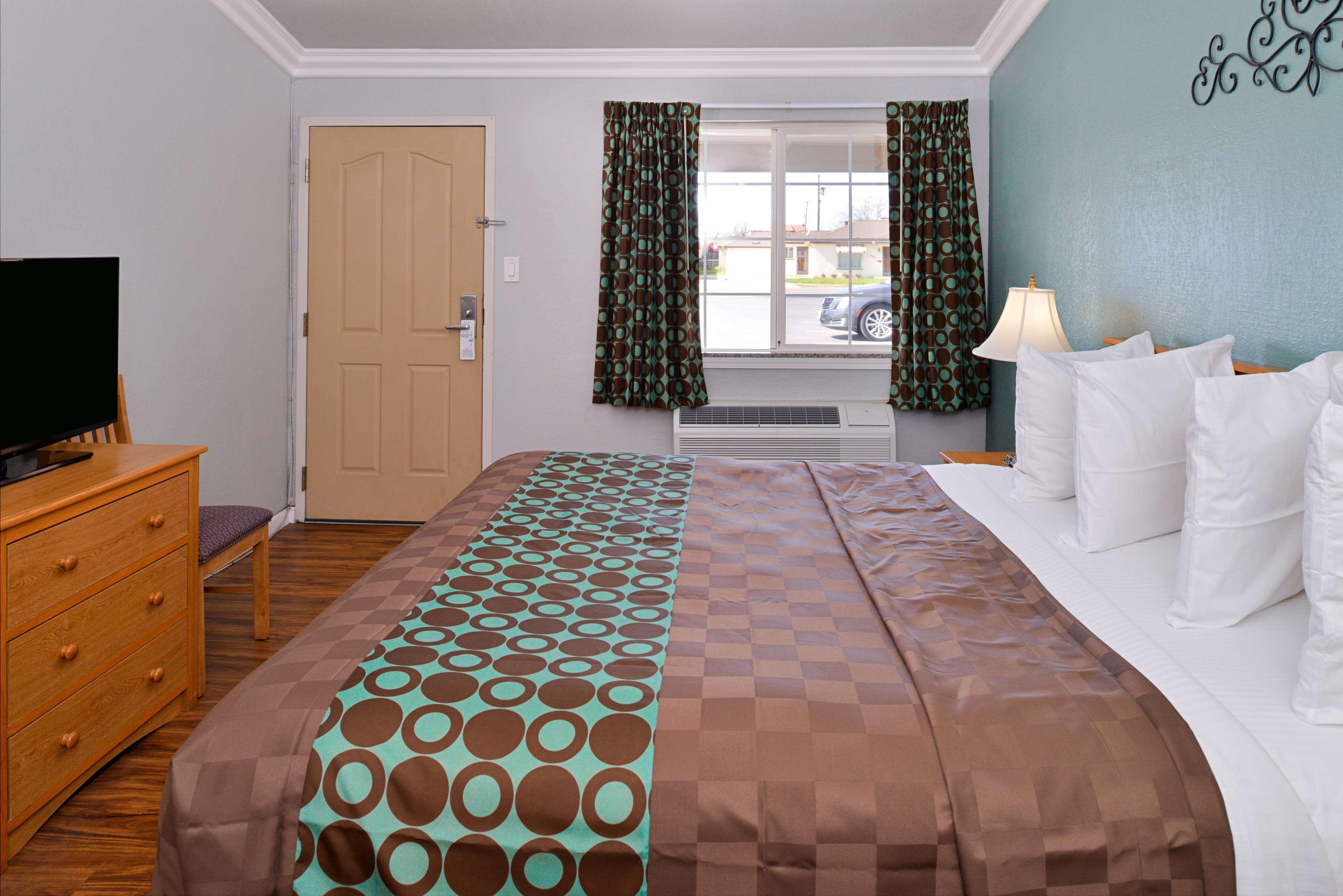 Americas Best Value Inn Los Banos Buitenkant foto